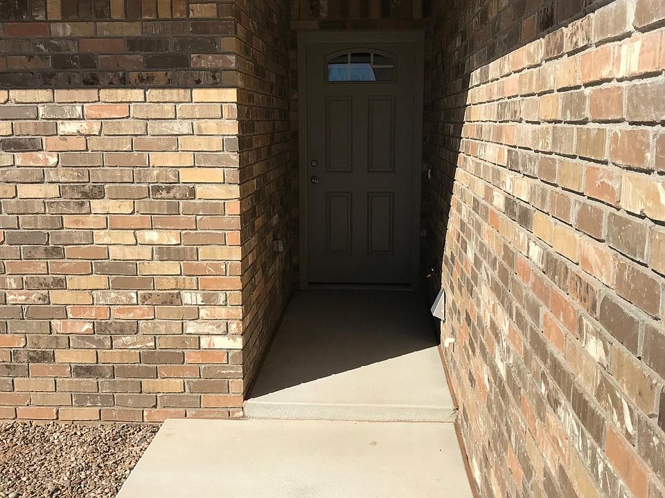 1st image of 1404 Arcineiga Dr APT A