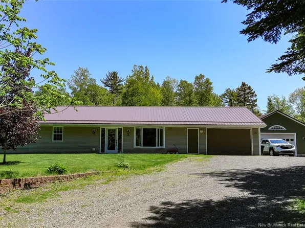 28 Cynthia Dr, Westfield, NB E5K 3R2