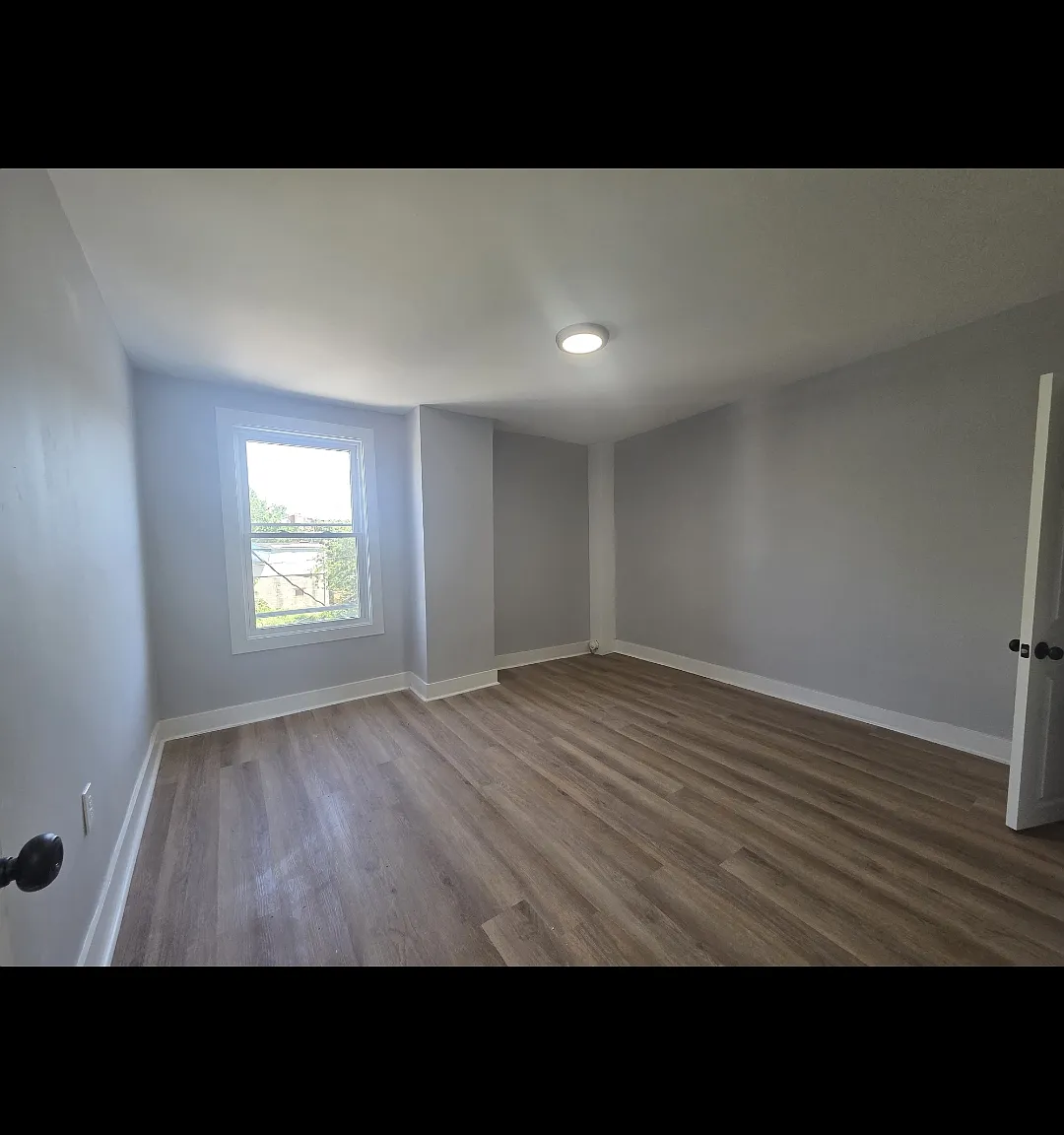 3 bed, 1.5 bath, 1500 sqft, $2,000 — Photo 3