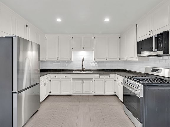 3rd image of 2825 1/2 Adams Ave