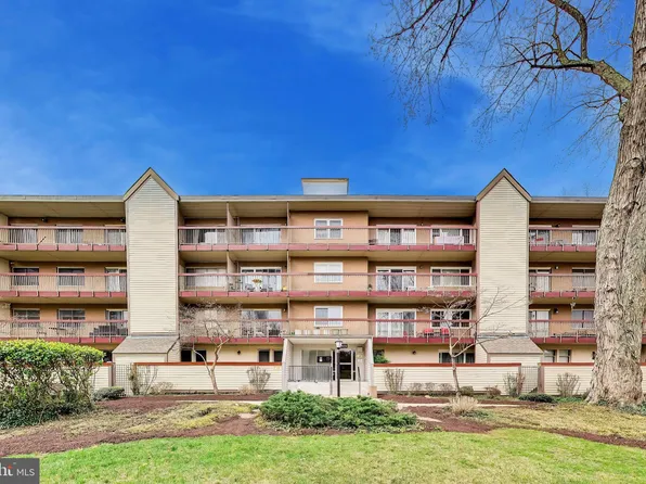 7420 Lakeview Dr #W205, Bethesda, MD 20817