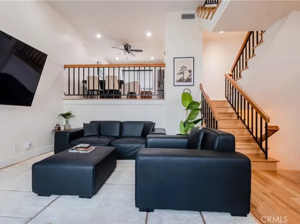 10911 Bluffside Dr APT 17, Studio City, CA 91604