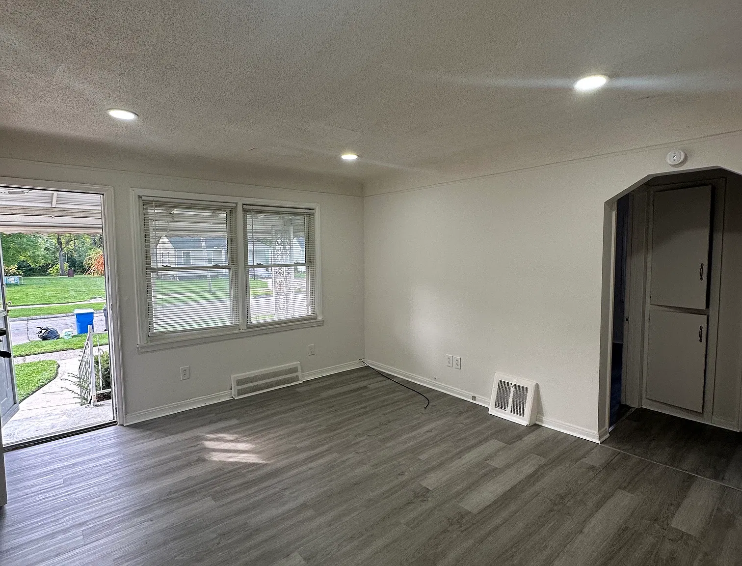 2 bed, 720 sqft, $1,300 — Photo 2