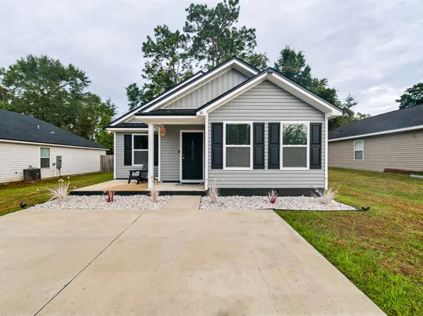 30 Maple Dr, Crawfordville, FL 32327