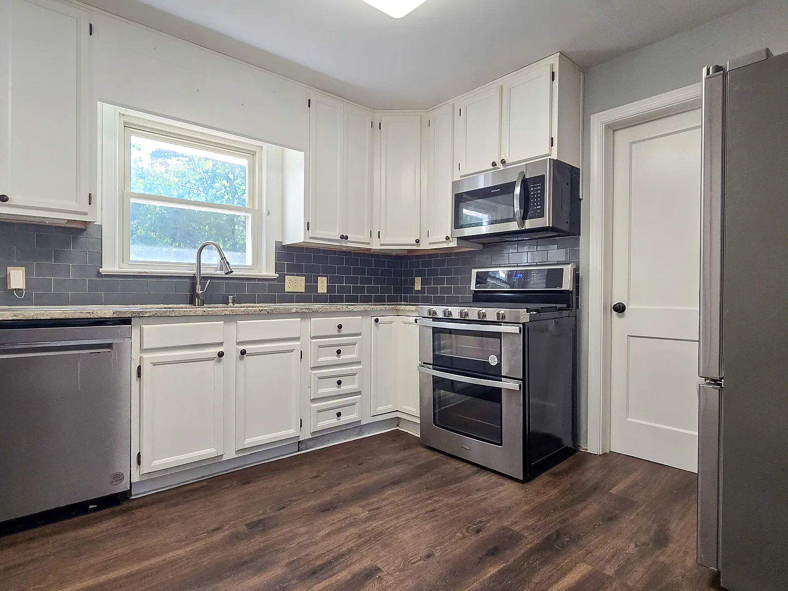 3 bed, 912 sqft, $1,400 — Photo 3