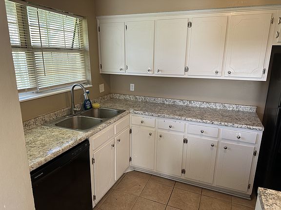 3rd image of 4000 Anderson Rd APT 7