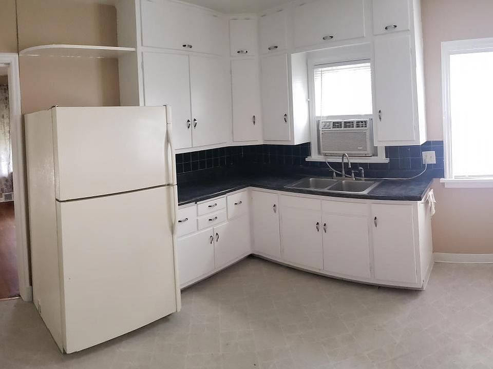 2nd image of 1042 Williams St