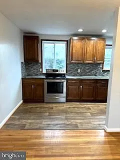 4 bed, 7.0 bath, 1650 sqft, $2,300 — Photo 4