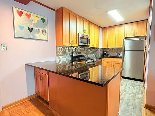 18-15 215th St APT 2A, Bayside, NY 11360