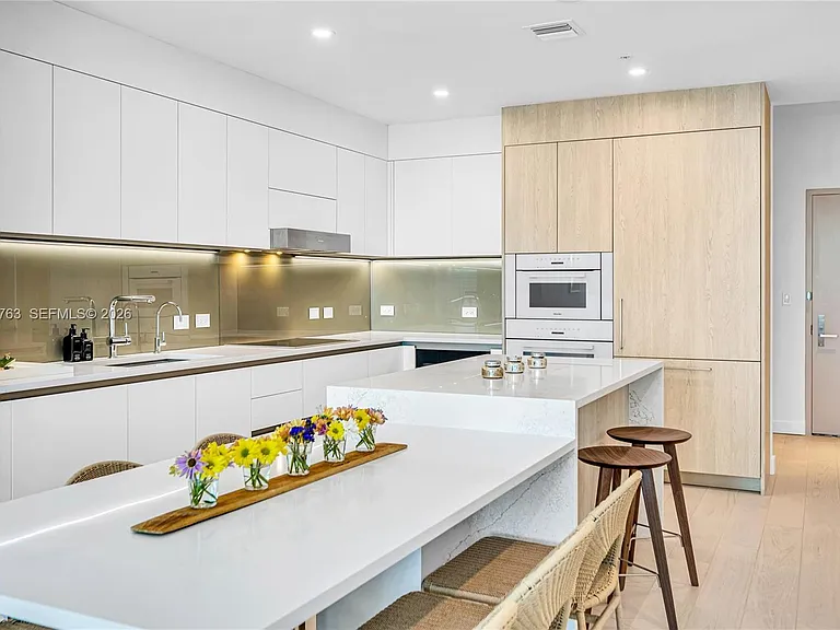 9201 E Bay Harbor Dr #Penthouse 809 — Photo 15