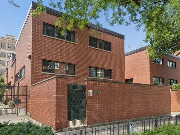 725 W Waveland Ave APT A, Chicago, IL 60613