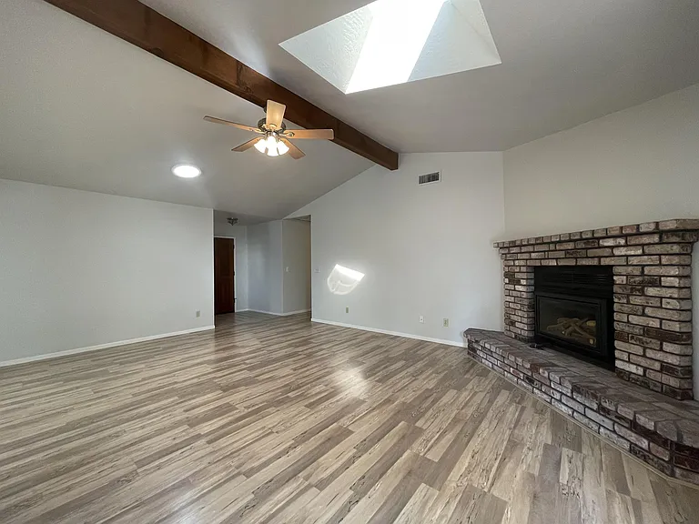 1817 Heron Ln — Photo 3