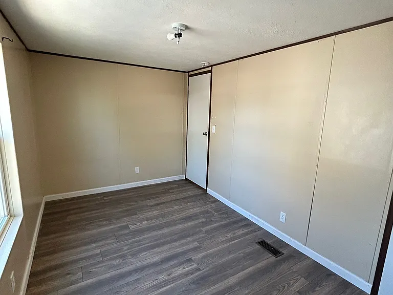 12727 W Glendale Ave — Photo 9