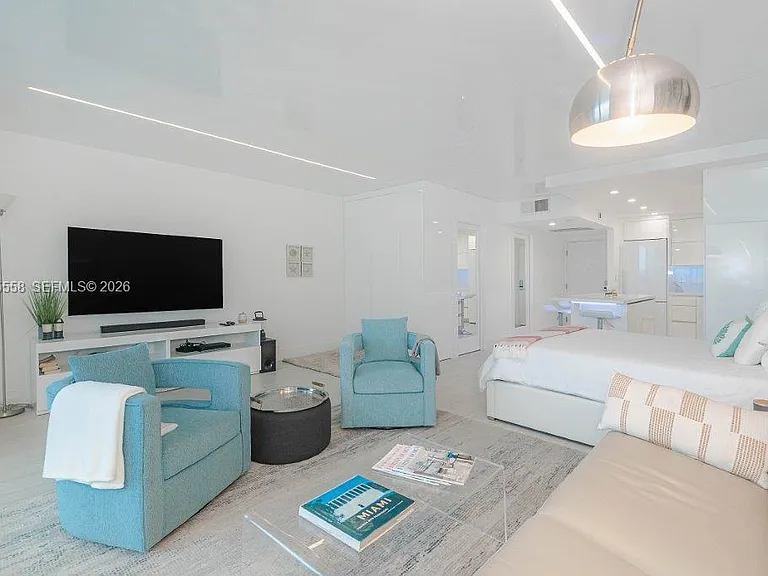 2301 Collins Ave #811 — Photo 9