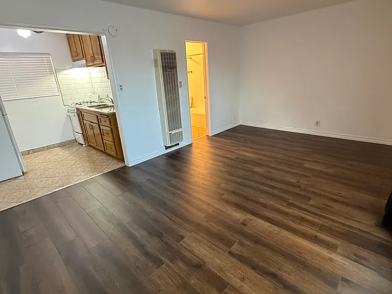 916 N Market St #3 — Photo 7
