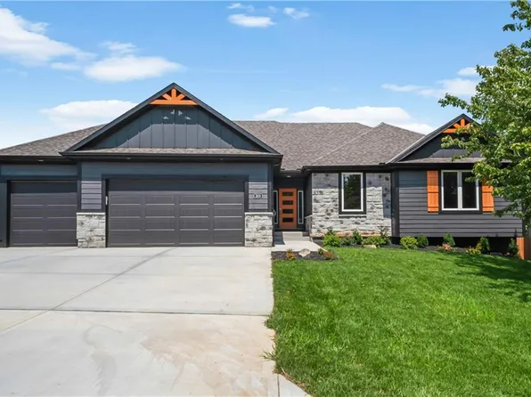 1909 SW Wall Street Cir, Blue Springs, MO 64015