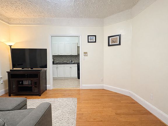 4th image of 3270 30th St APT 1F