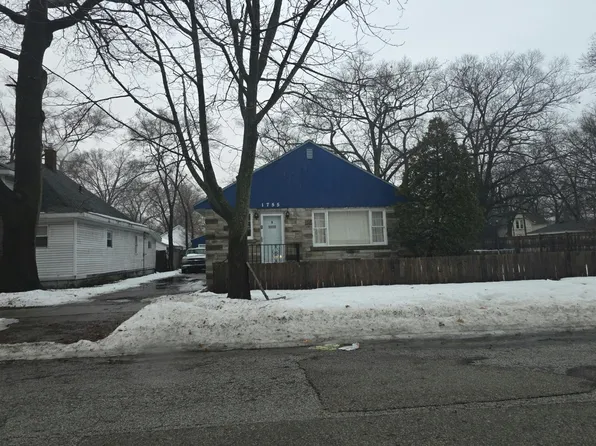 1755 Elwood St, Muskegon, MI 49442