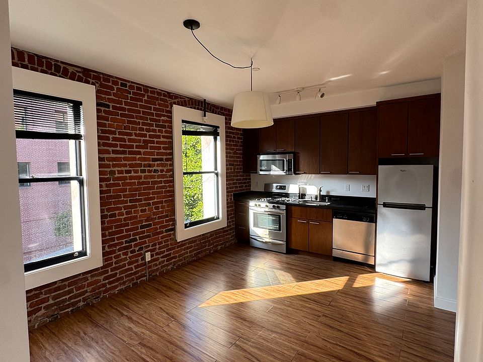 1st image of 920 Montgomery St APT 201