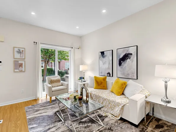 12 Saint Moritz Way #6, Markham, ON L3R 4E8