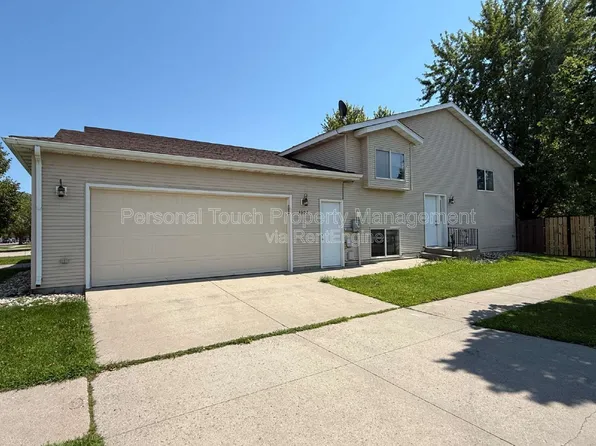 3502 28th St S, Fargo, ND 58104