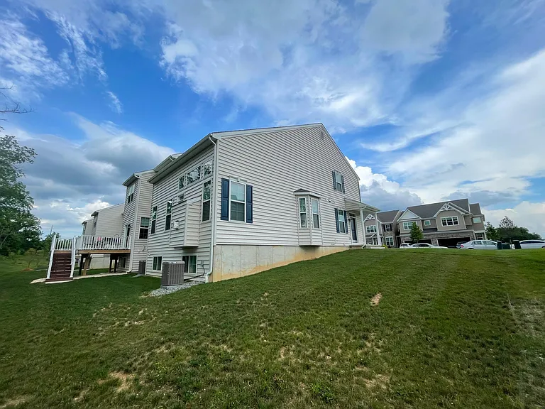 516 Gray Feather Way — Photo 3