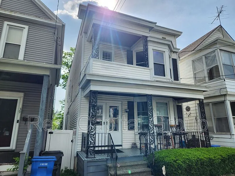 2 bed, 1.0 bath, $1,395 — Photo 1