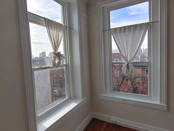 4th image of 1901 E Lombard St APT 6