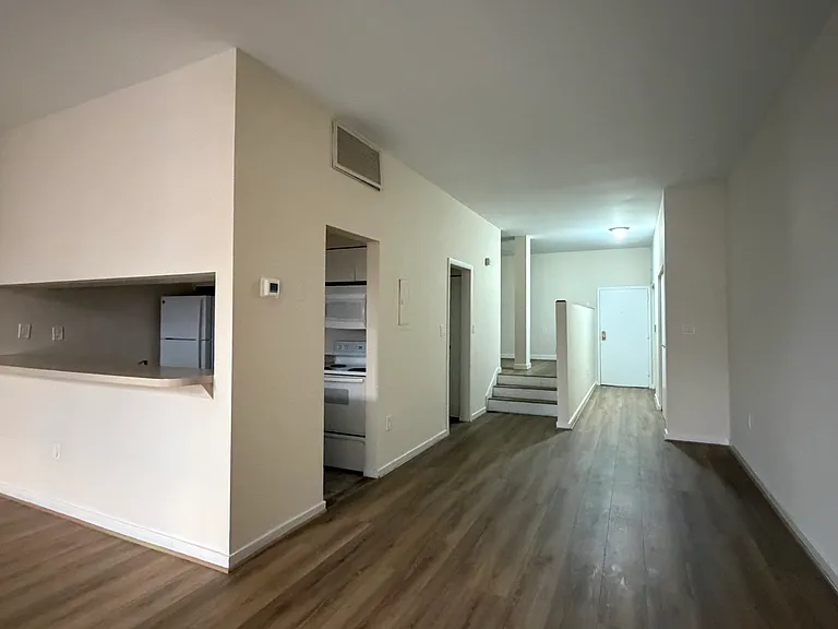 Monument Place Apartments — Photo 16