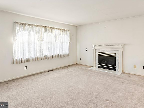 5th image of 426 Country Way