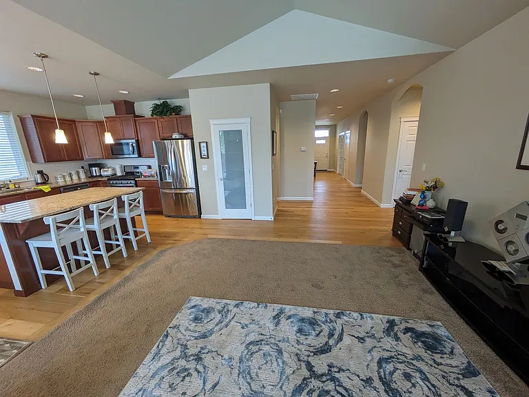 9546 6th Way SE — Photo 2