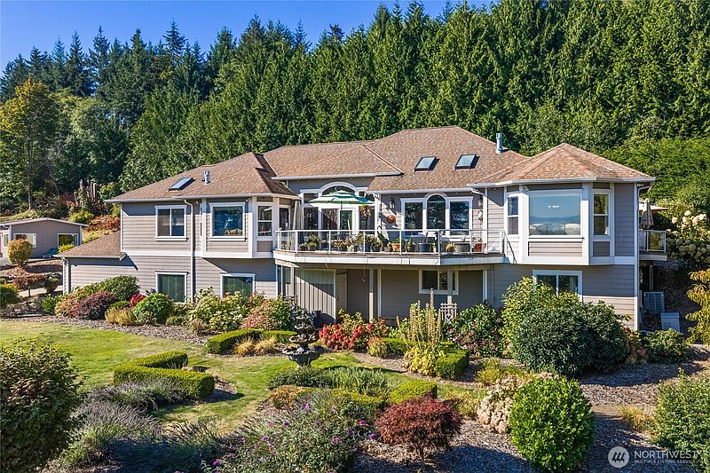 2nd image of 3904 Fidalgo Bay Road