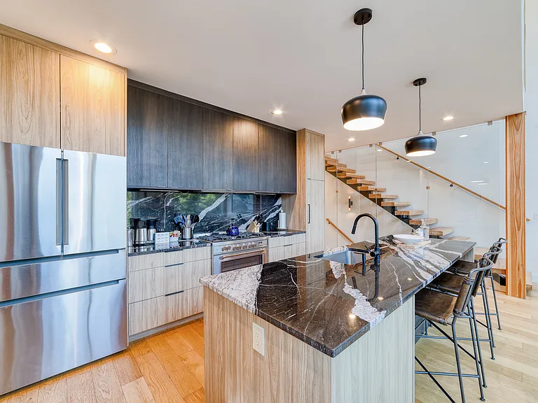 340 Snoqualmie Dr — Photo 4