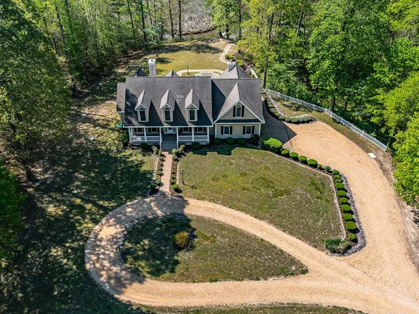 51 Grand Villa Dr, Weems, VA 22576