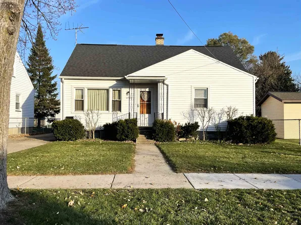 1705 Fitzhugh St, Bay City, MI 48708