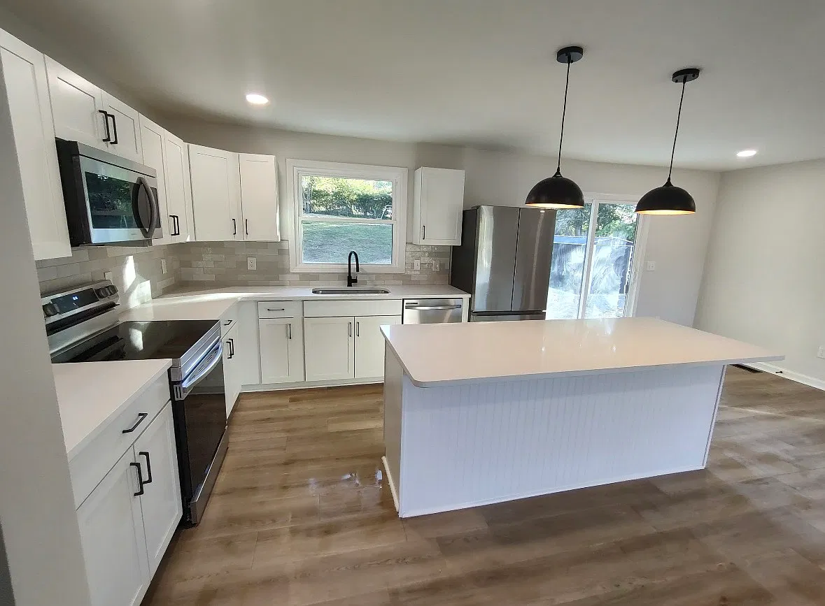 3 bed, 1325 sqft, $2,150 — Photo 3