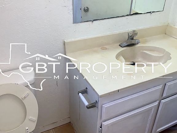 5th image of 208 N Church St APT 202