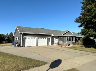 1300 Roland Ln, Mitchell, SD 57301