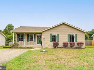 817 Yardley Dr, Prince Frederick, MD 20678