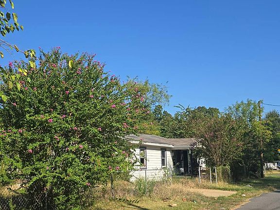3rd image of 4804 Long St