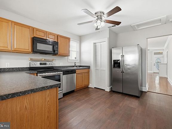 4th image of 320 3rd Ave