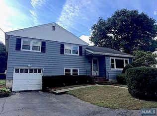 765 Pascack Rd, Paramus, NJ 07652