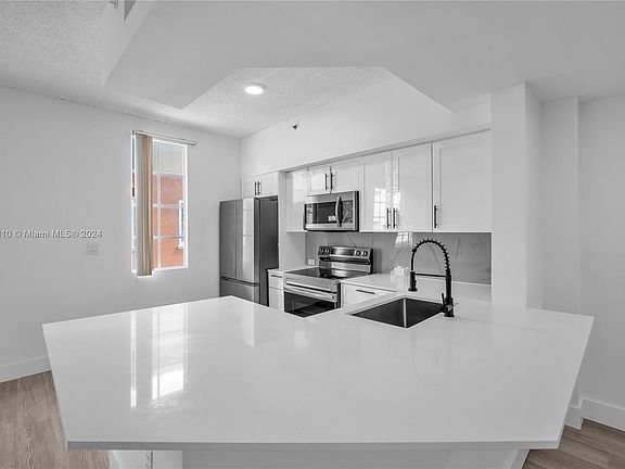 3rd image of 2811 NE 185th St APT 802