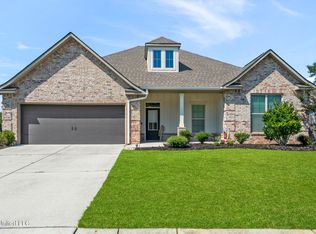 7465 Saints Cir, Ocean Springs, MS 39564