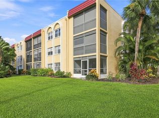 1087 Forest Lakes DR #302, NAPLES, FL 34105