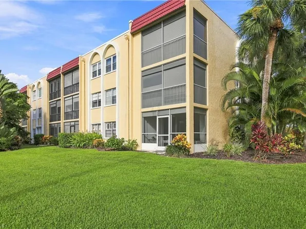 1087 Forest Lakes DR #302, NAPLES, FL 34105
