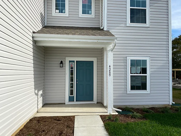 4289 Ashworth Ln — Photo 3