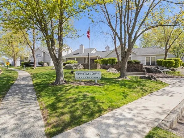 85 Crown Knoll Court APT 117, Groton, CT 06340
