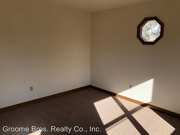 2nd image of 212 S Cedar Ave