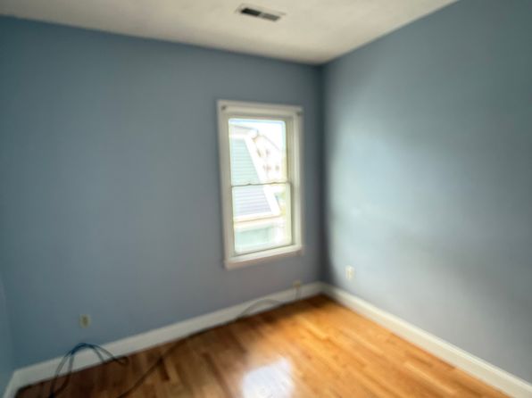 143 S Clarendon St FLOOR 2